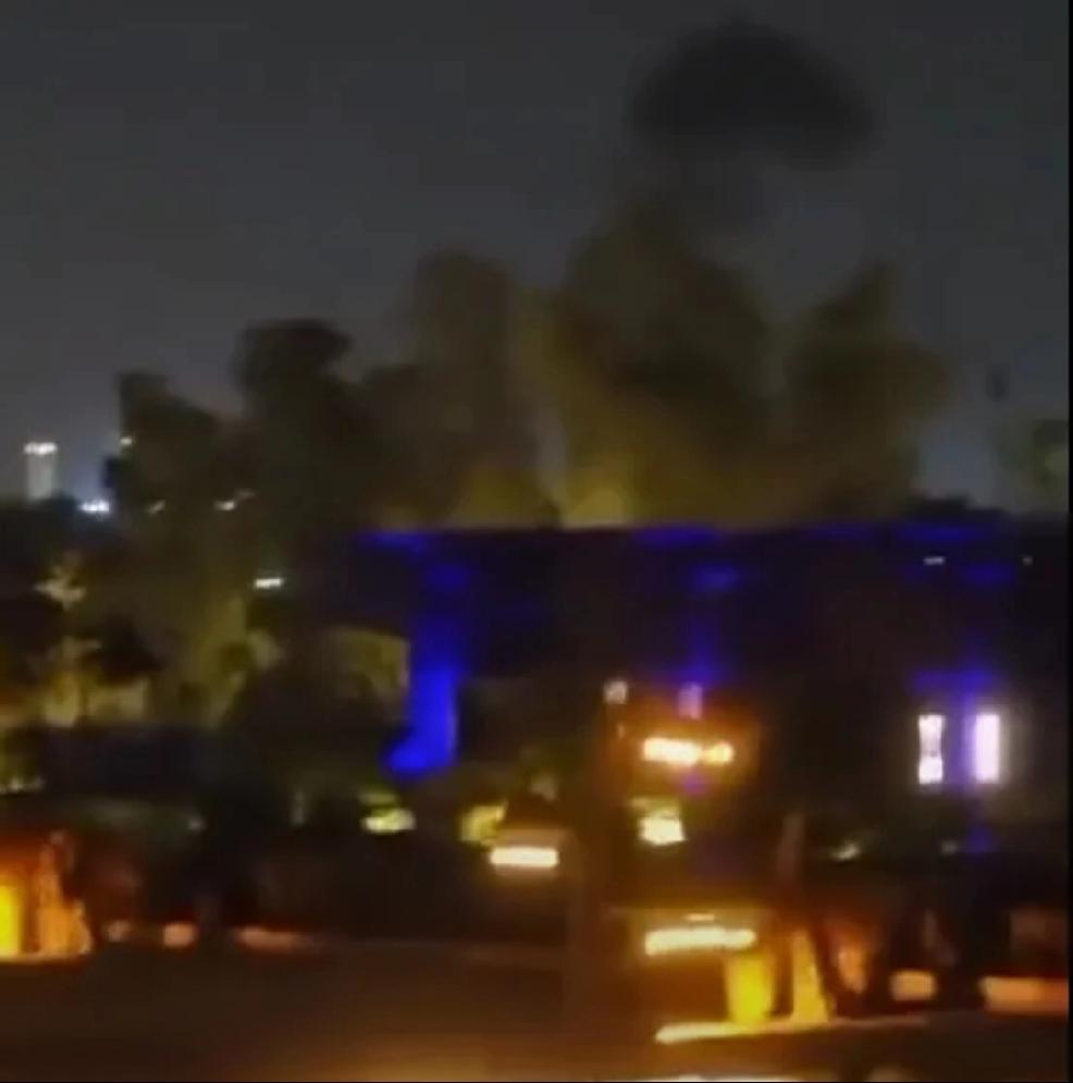 当地时间三月三日凌晨，沙特利雅得，美国驻沙特大使馆突然遭遇了两枚导弹袭击，现场火