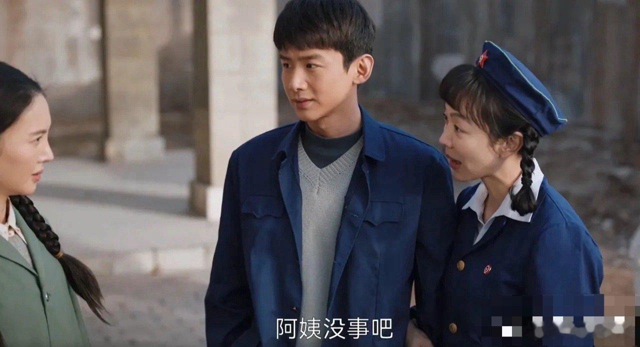 《南来北往》汪新这小子不地道啊！以前他天天和马燕粘在一起，没想到却突然和姚玉玲处