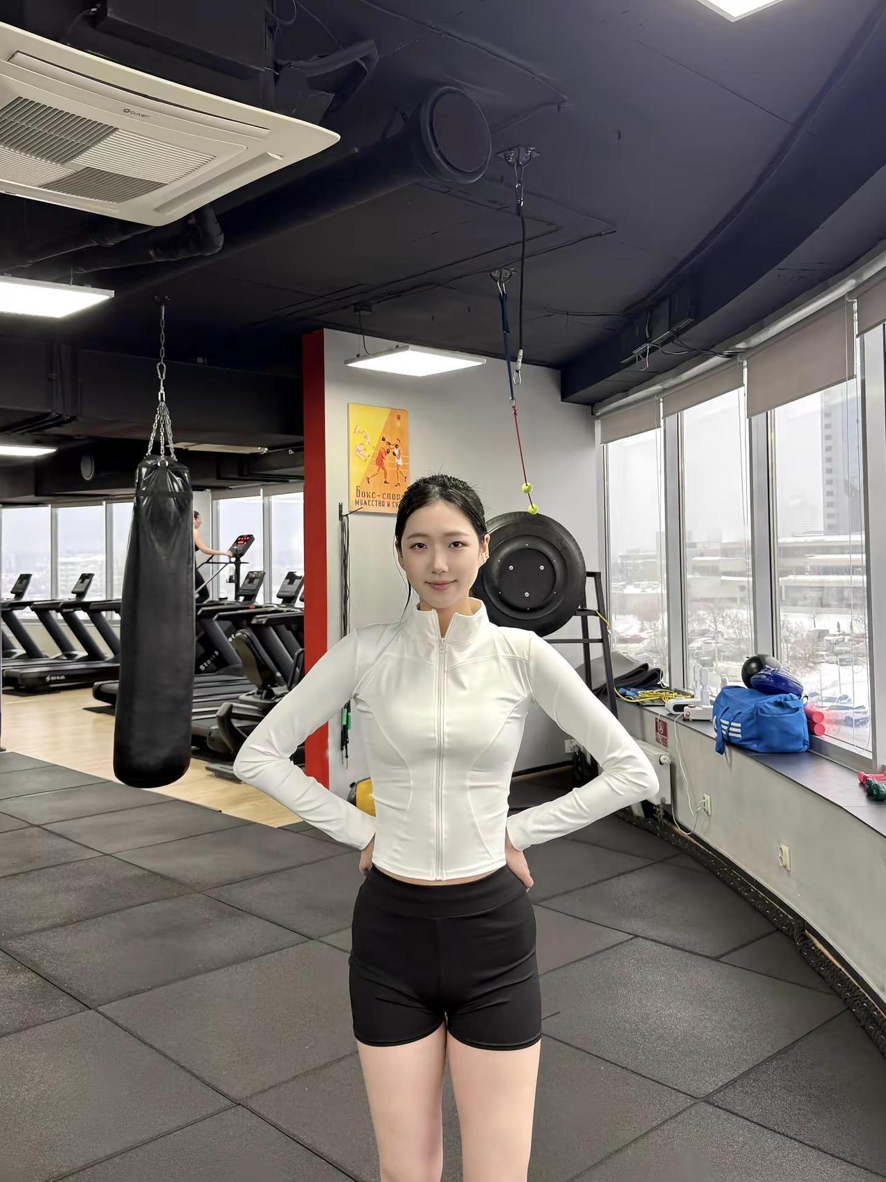 身材到位 衣服点缀 高个子女生 健身 瑜伽裤 身材