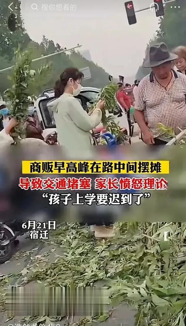 值得所有人反思！

最近网上曝出多地城管不敢管，不愿管，不作为的事情，商贩占道经