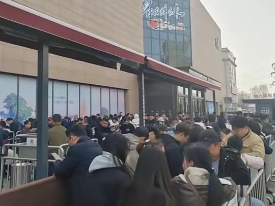 在用脚选择的消费市场，特别是餐饮和超市，你做的不好，质次价高，消费者会用脚把你爬