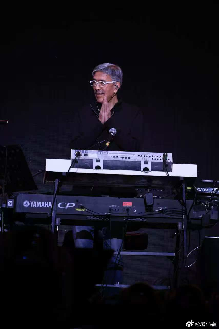 #黄安透露屠颖去世原因# 【#黄安称屠颖因酒店跑步机摔跤离世#】11月1日，著名