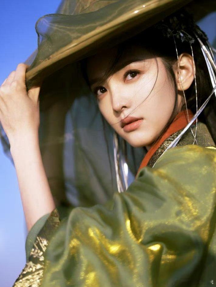 章若楠许凯古装人设更像是浪迹天涯行侠仗义的神雕侠侣，两位可以合作一下嘛 两张脸对