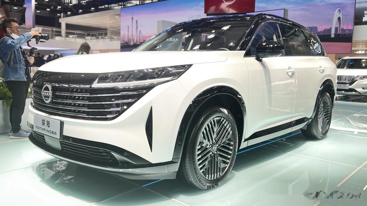 东风日产广州车展带来了全新SUV车型Pathfinder
东风日产带来了全新SU