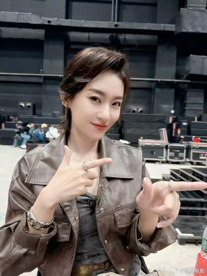 侯宇饭撒侯宇现学现卖的饭撒  浪姐直播 侯宇饭撒，姐，我给你投票了，惊呆我了，太