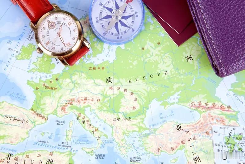 世界足坛顶层格局并未彻底颠覆，但强弱差距大幅收缩，由传统欧美双雄争霸，演变为欧洲