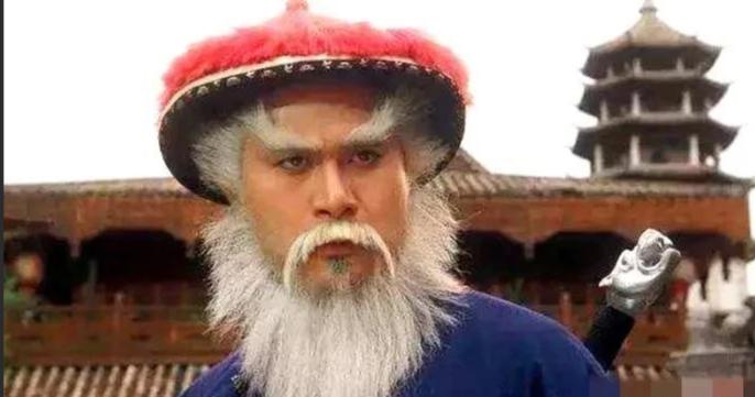 一天深夜，鳌拜经过女儿兰格格的房间，听到细微的低语。那种声音不是女儿在祈祷，也不