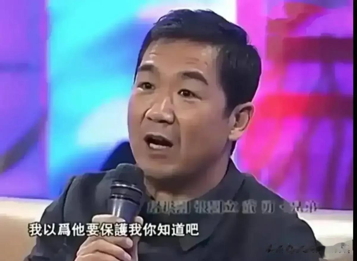 屠洪刚一次请张国立去大排档吃饭，谁料中途屠洪刚跟邻桌的几个大汉起了矛盾，一言不合