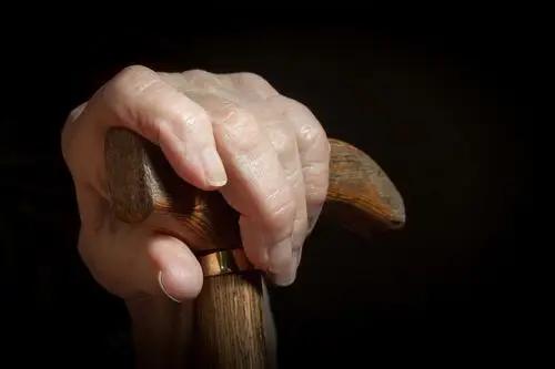 《医生发现：若55岁前没患这3种疾病，以后患癌的几率或微乎其微？》
这年头啊，谁