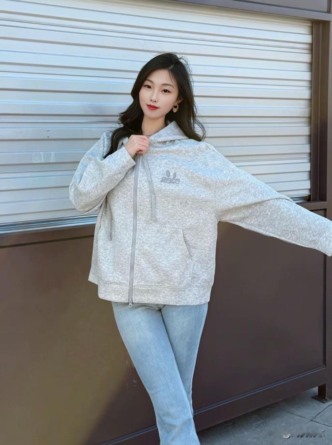 紧身牛仔裤是无敌哒☺️肉腿 紧身牛仔裤 甜妹