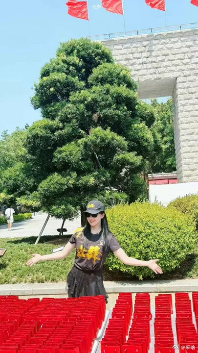 阚清子给粉丝送黄金阚清子你……呜呜呜别太真诚！阚清子送粉丝黄金给粉丝送黄金！俺慕