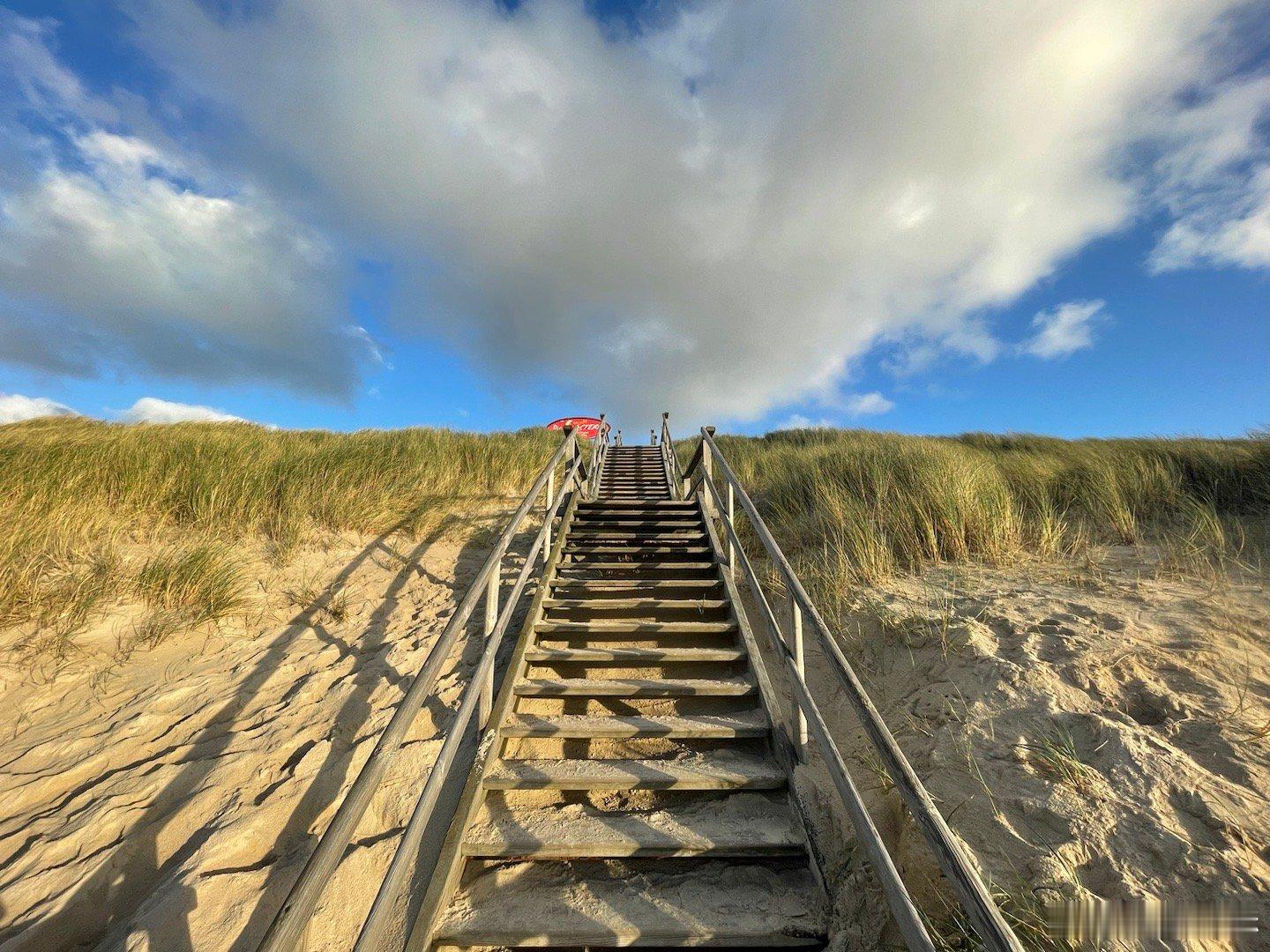 【拜仁1:0】在叙尔特岛的沙滩上看球[哈哈][哈哈][哈哈]#拜仁[超话]# ​