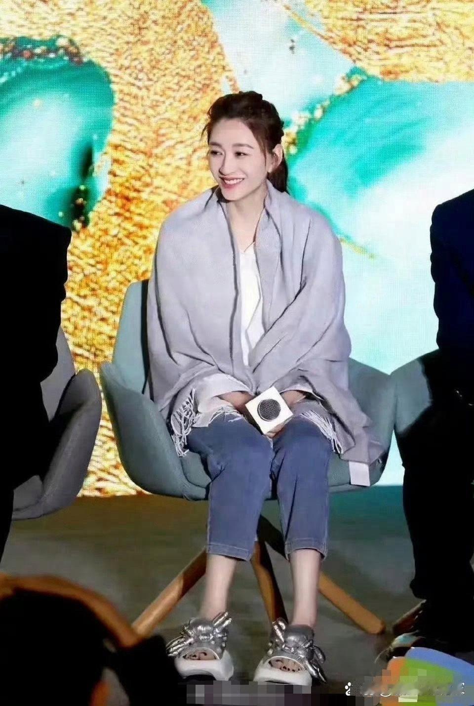 李小冉真美，自然得让人羡慕 