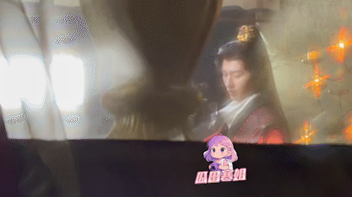 李宏毅和孔雪儿互动cp感拉满 李宏毅和孔雪儿一起拍戏好有cp感啊。李宏毅身穿红衣