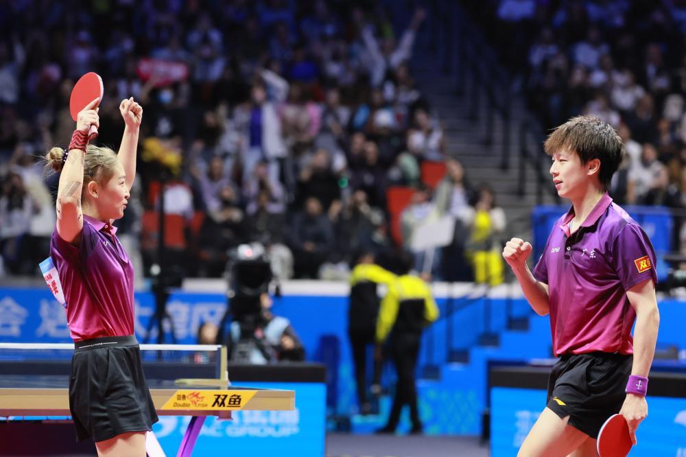 黄小姐觉得自己很红 甚至和我一样红这是一个错觉这个乒圈除了运动员/极少数退休的运