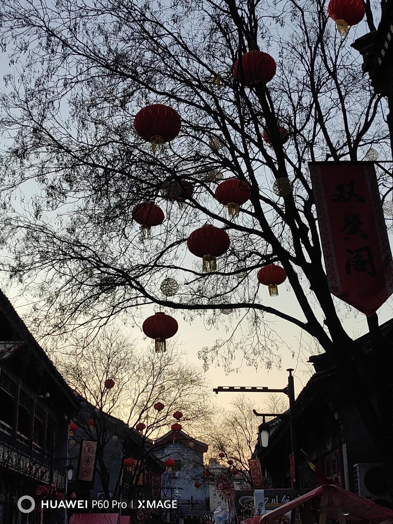  读世间名著，观天下风云
注解：品读古今中外的经典好书，就能看清天下大事、时代变