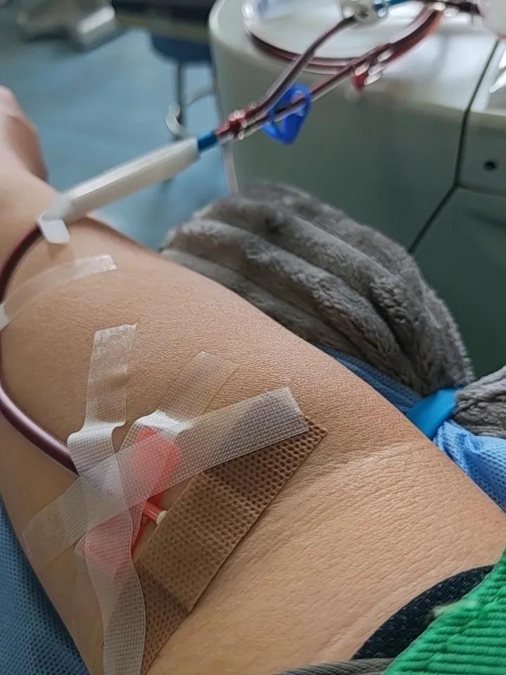 五十六岁生日献血有感
 
弹指流年五六春，生辰依旧献丹心。
一腔热血酬尘世，半寸