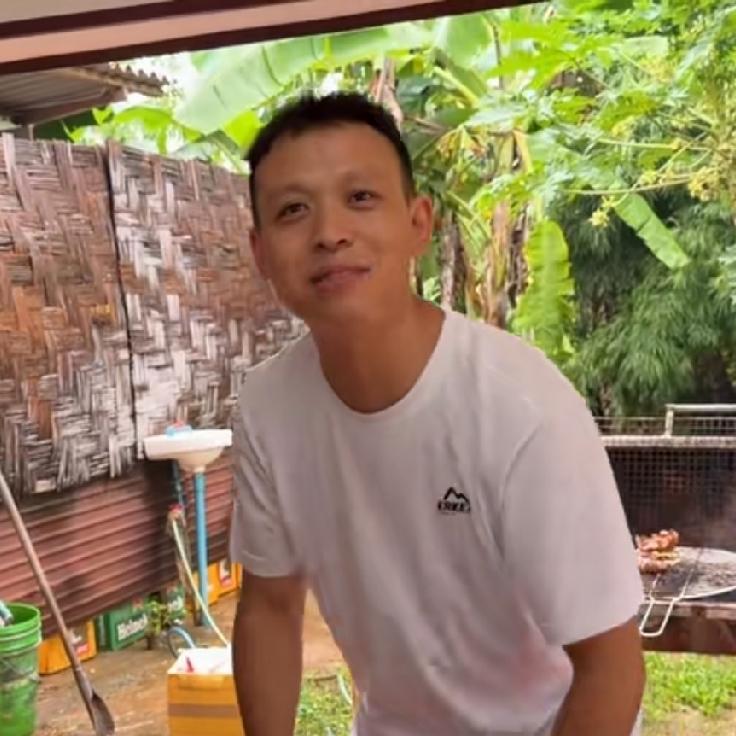 小雅和万里给二宝过百天定在老挝。丈母娘统计好参加百日宴的人数有60人。万里提议二