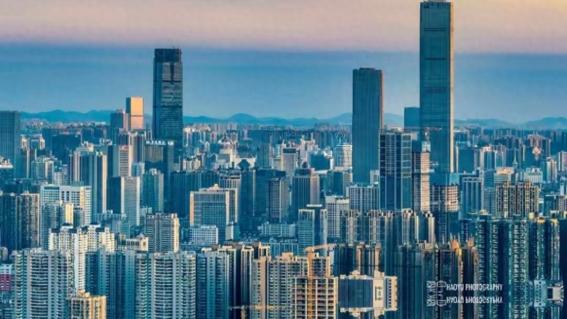 日本一共有三个邻国，分别是中国，俄罗斯和韩国。而目前，日本与中俄韩三国，都有严重