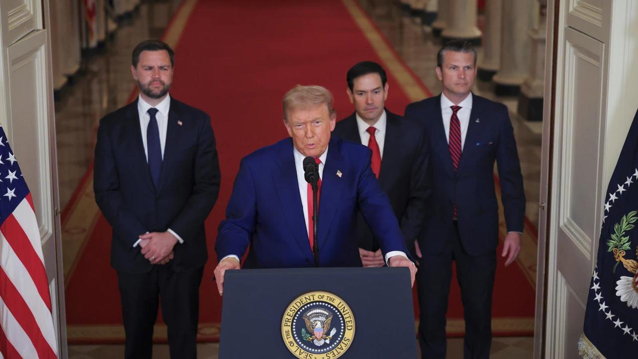 1月中旬开始，中东战事仿佛就差临门一脚。航母进场、战机到位，美军的“舞台道具”几