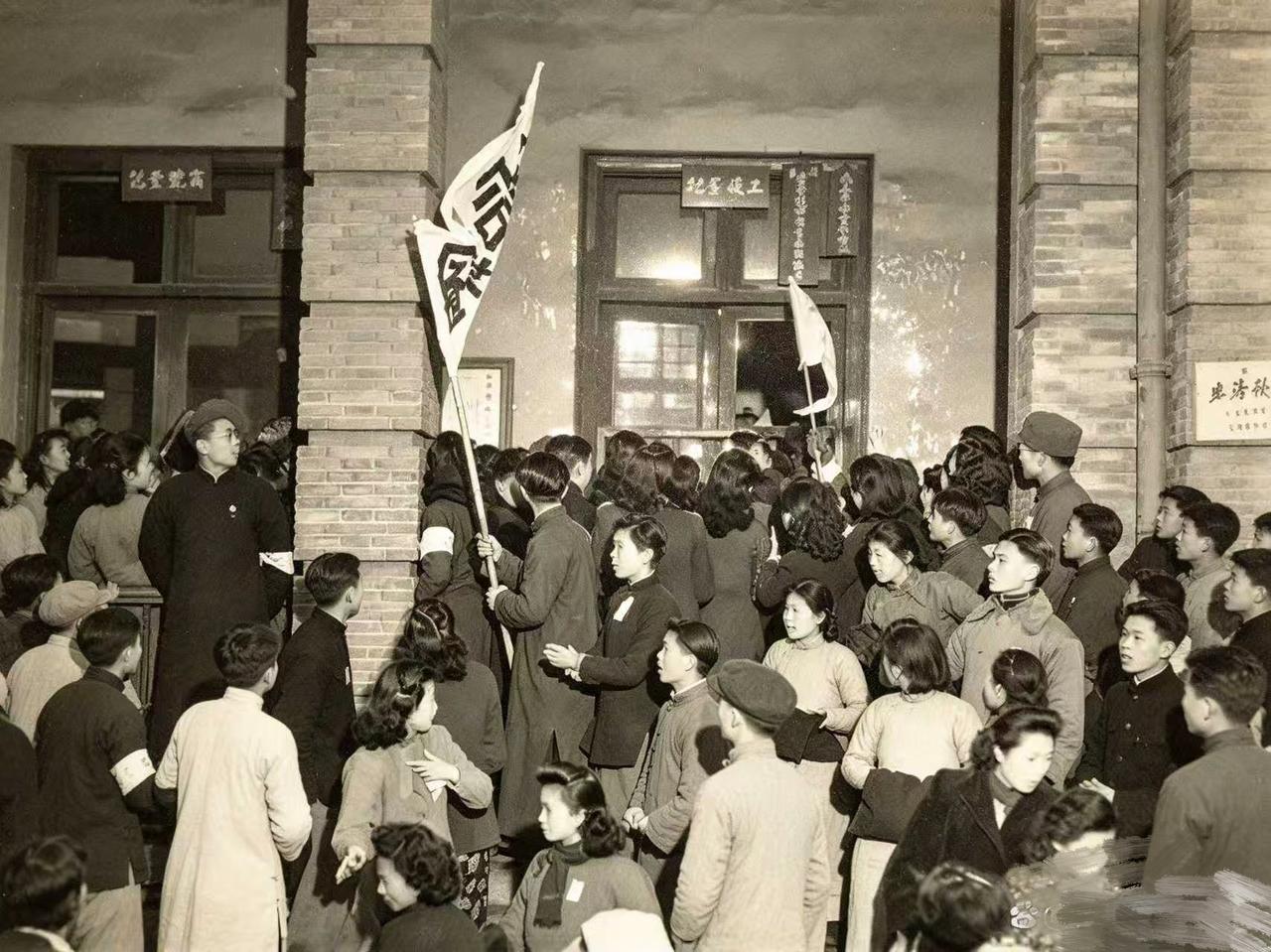 “新中国绝不允许娼妓遍地，黑道横行，我们要把房子打扫干净。”
1949年一进北京