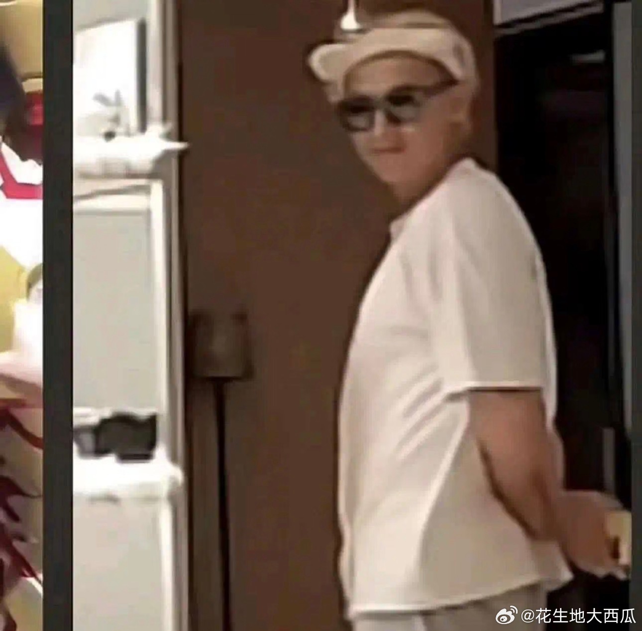 回春了黄老师黄子韬留在海关的颜值回来了