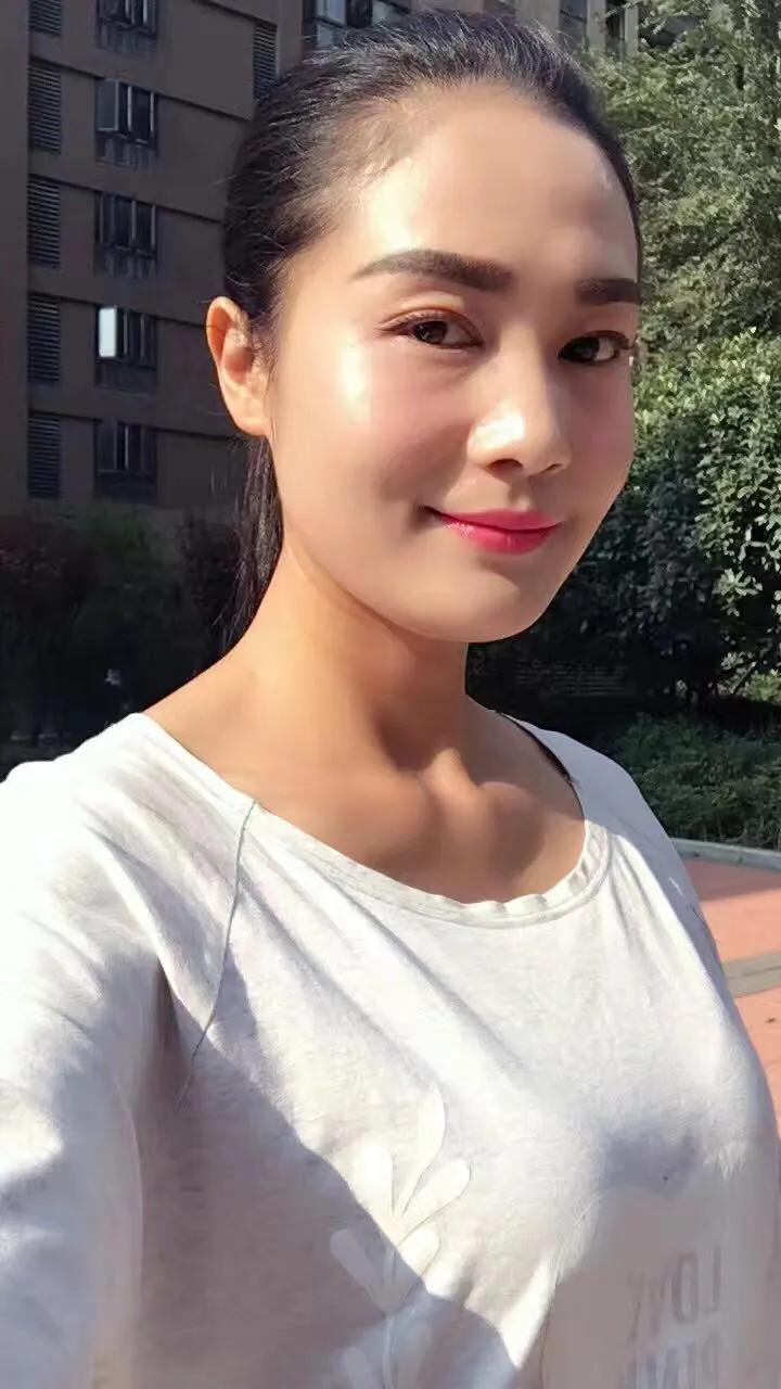 今日听闻一则故事，令我思绪万千。有一对年轻夫妻育有一子，待孩子断奶后，丈夫想让妻