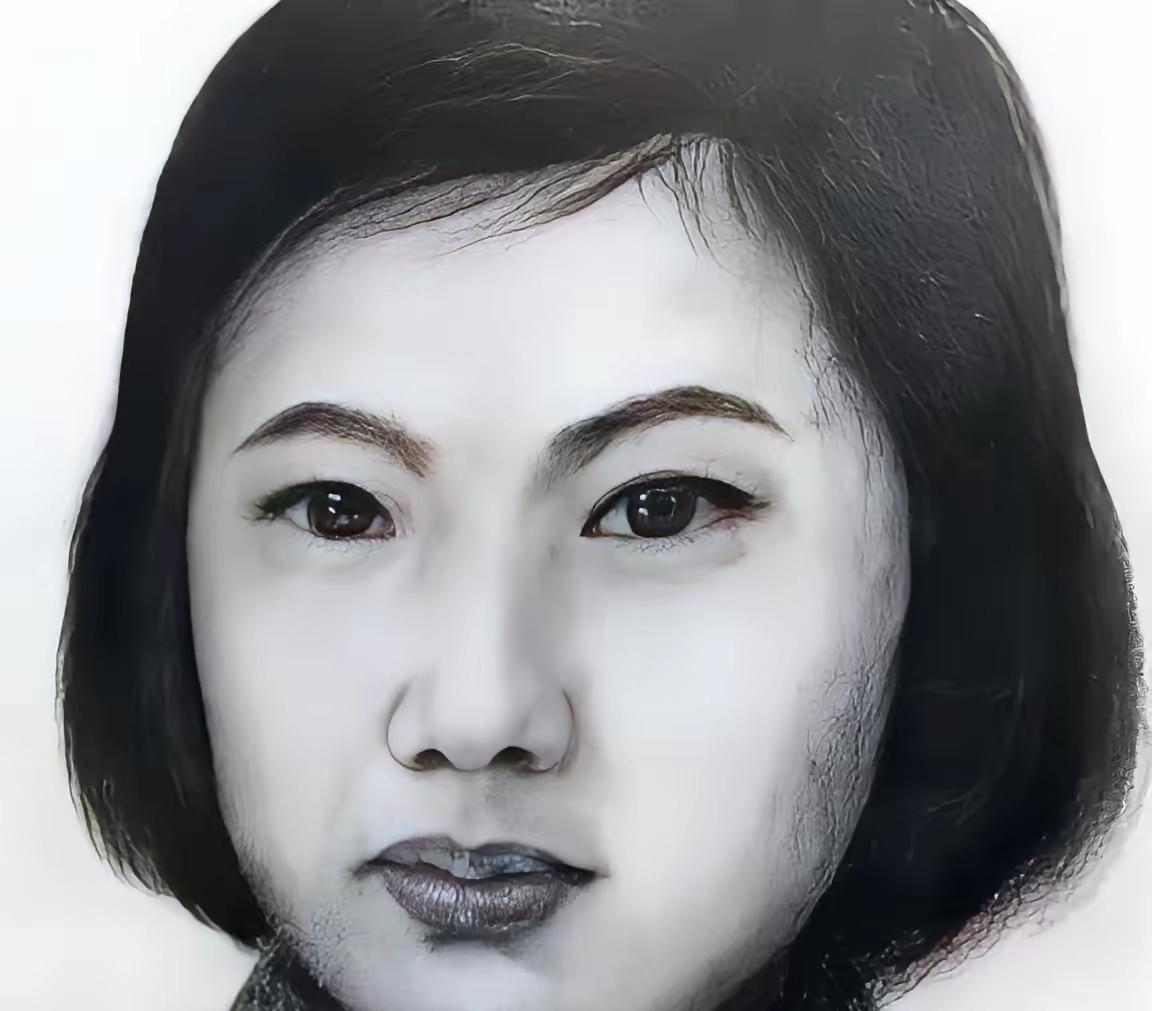1943年布包落地的瞬间，全村人哭到跪地，这画面该刻进骨子里
 
1943年的山