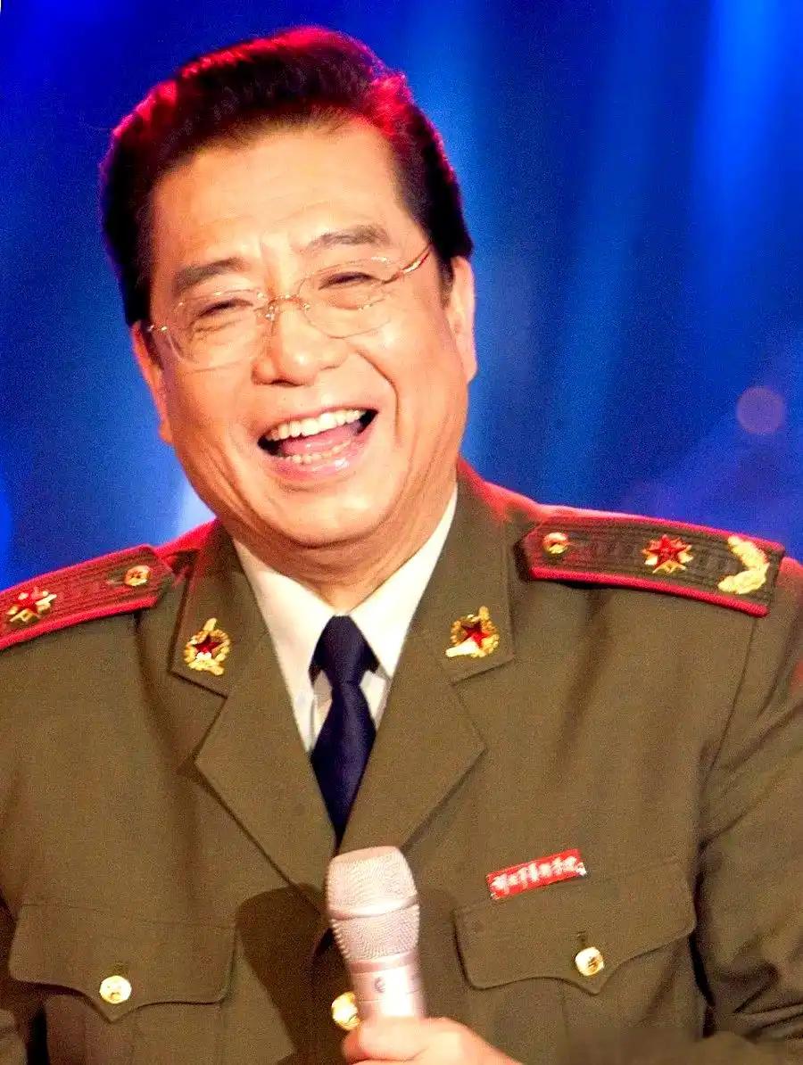 李双红是黑龙江哈尔滨人，男高音歌唱家，51岁再婚，迎娶比自己小27岁的学生，婚后