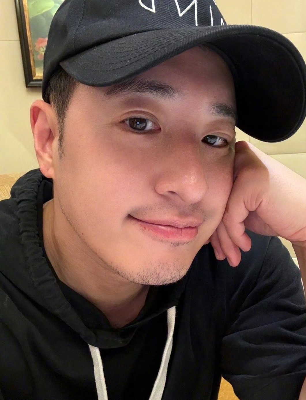 从吃播到潘帅只需要一个演唱会 吃播时狂炫，演唱会上唱跳三小时火力全开，这状态切换