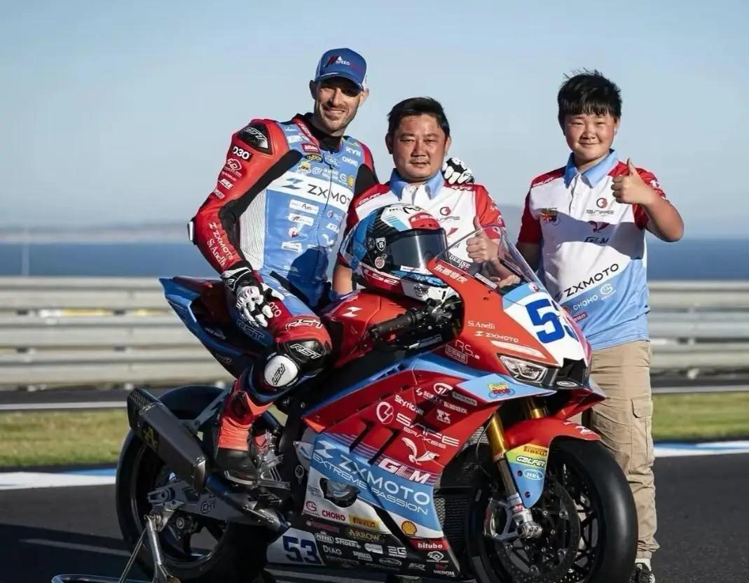 当三台国产赛车驶进WSBK发车格，克雷莫纳站写下了中国摩托运动的新一页！
今年的