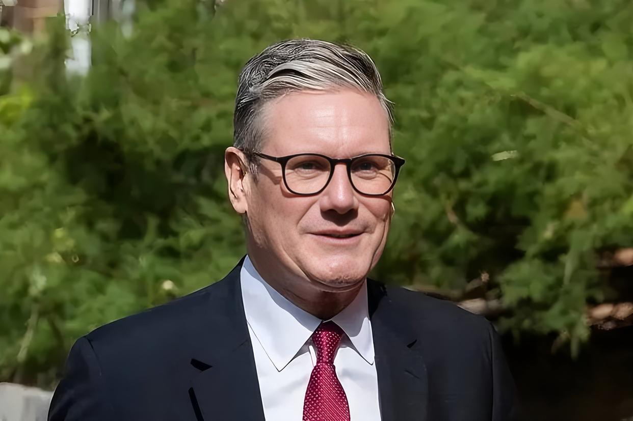 一边绑美、一边抱中、一边联欧：斯塔默三角平衡，能走多远？
 
斯塔默以“务实现实