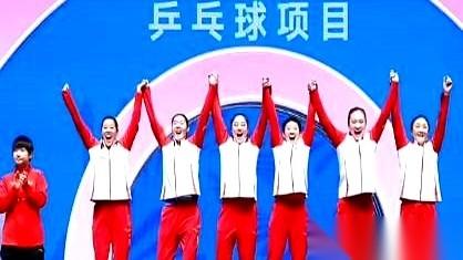 赢了比赛，发了张对手孙颖莎的照片。
然后？
然后就炸了。一堆人追着骂，说她炫耀，