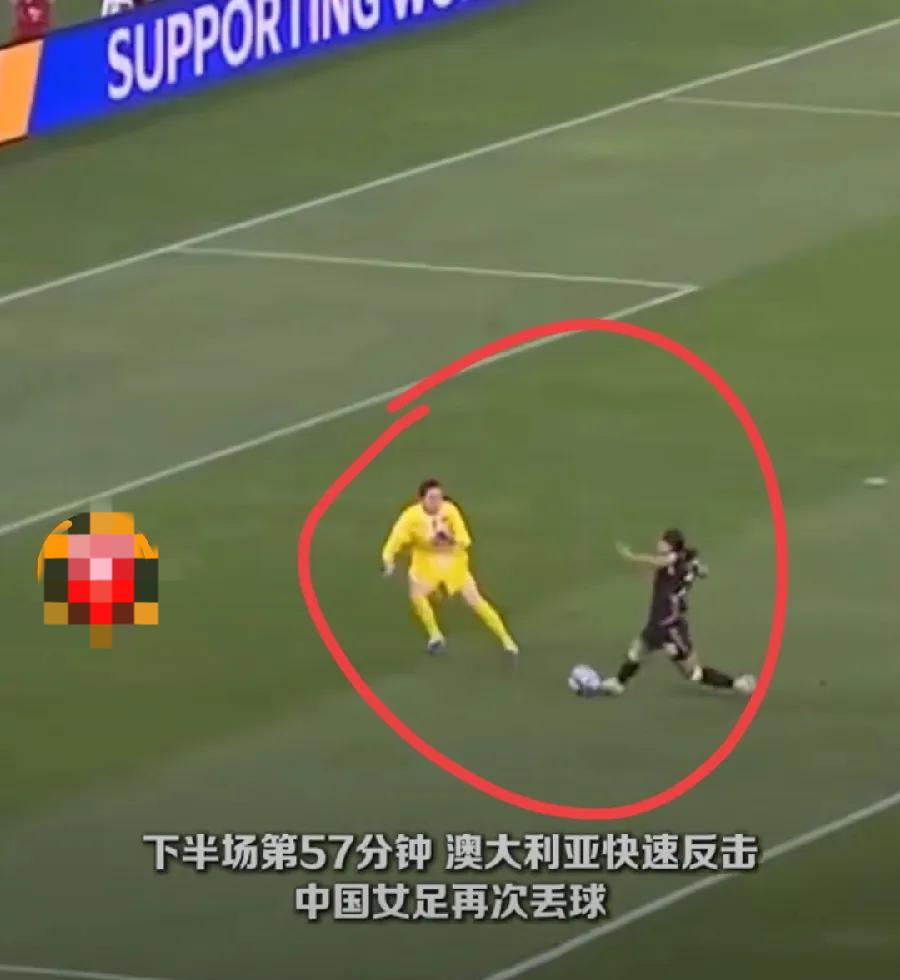 她难道忘了自己是守门员，禁区里可以用手的吗[what]
澳大利亚进的第2球，守门