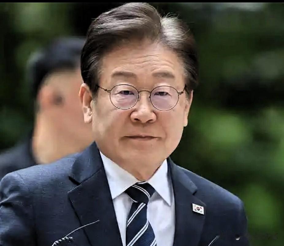 韩国高温天气的报道引起人们的普遍担忧，因为高温天气已经超出传统的夏天气候范围，并