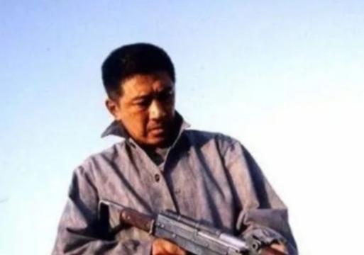 “我宁可重拍，也不会让他得逞！”2000年，导演陈国军筹拍《末路1997》，没想