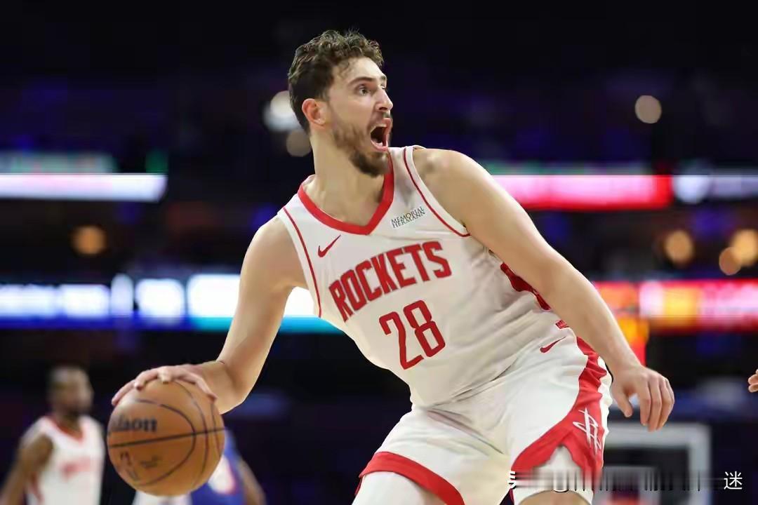 火箭申京是个数据刷子。很少在球场能看到申京正负值是正的，罚球，防守，速度………基