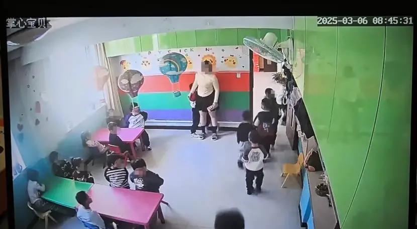 藏不住了，不装了！
3月15日17:59，中国新闻周刊从北京发布，幼儿园实时监控