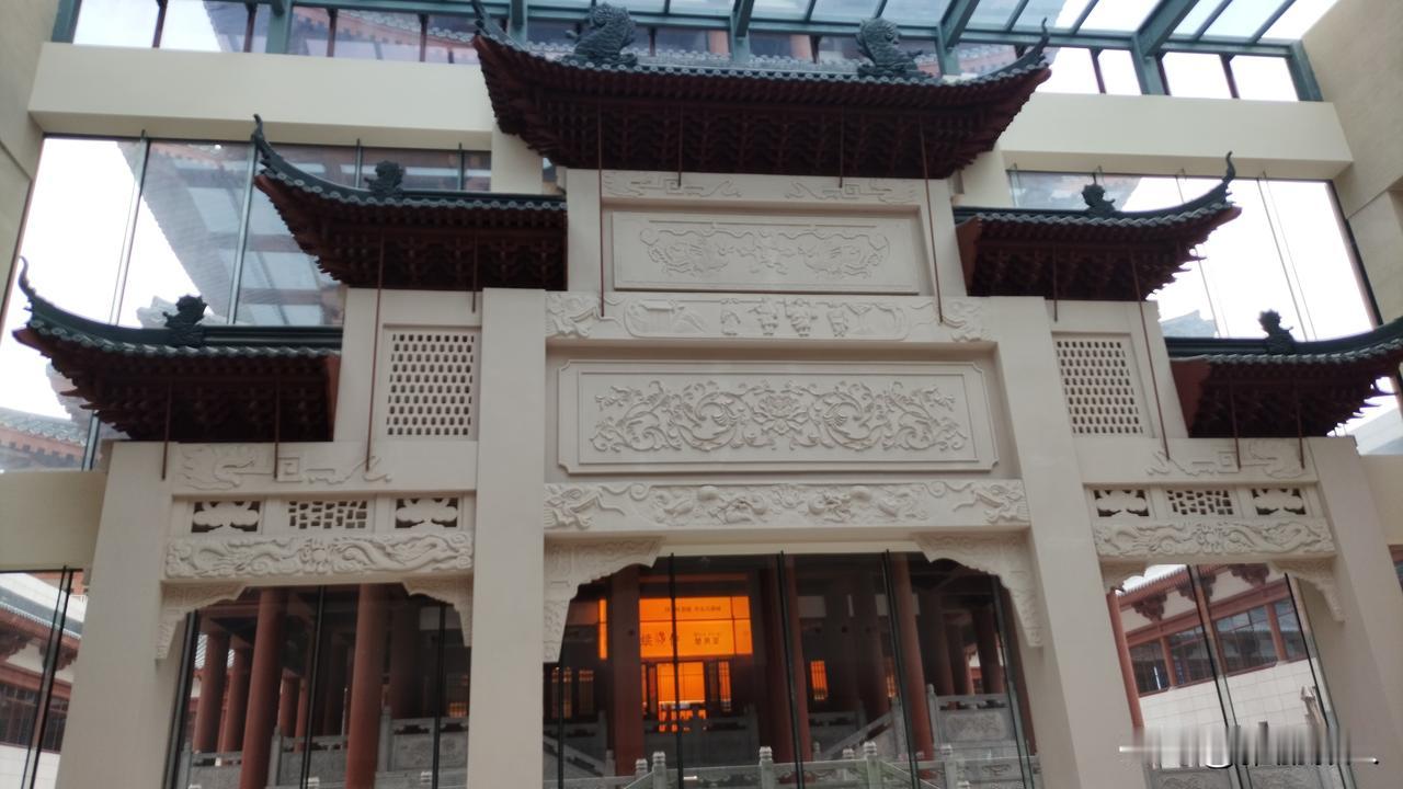 襄阳游——襄阳博物馆
      昨日下午跟朋友相约一同去参观襄阳博物馆，新博物