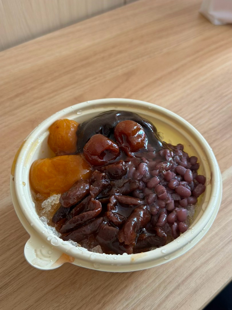 今天出去放风三个小时，除了热了点，真是美滋滋呀，吃了喝了不少凉的，太爽了