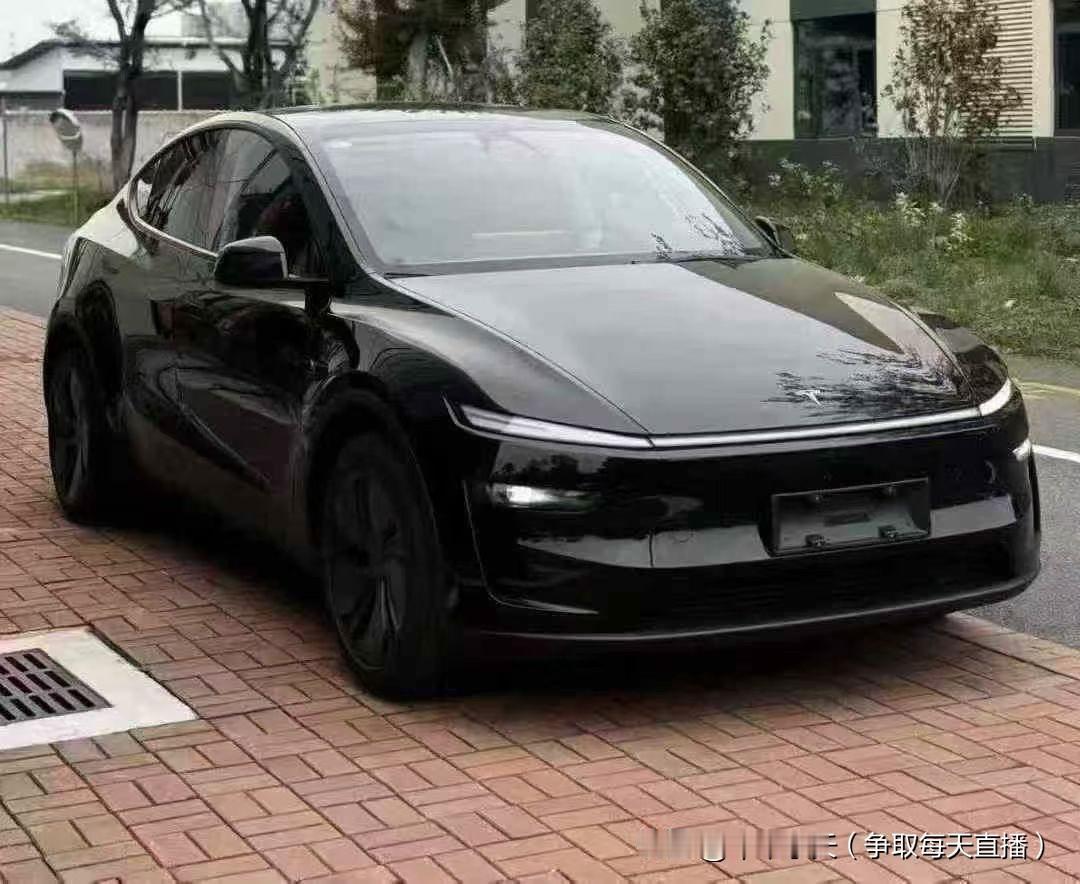 特斯拉推出7年低息按揭、保险补贴等措施，确实比直接降价更好。一方面降低购买门槛，