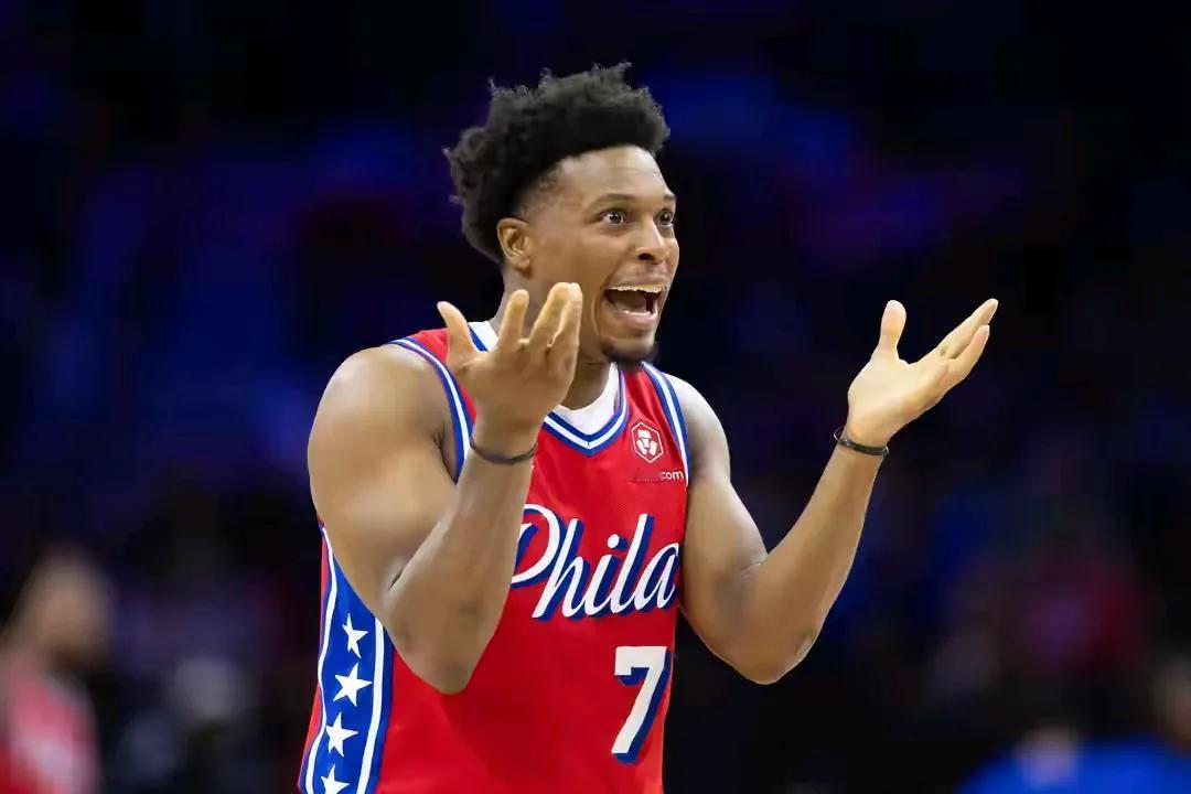 如果太阳签下洛瑞，让比尔打替补，那球队还是有争冠的实力了。
第一，太阳积极签下老