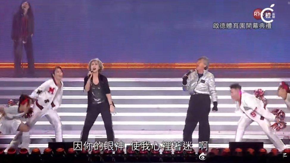 十分十二寸真的很适合大场子，两口子太稳了，那么长的劲歌串烧[跪了] 