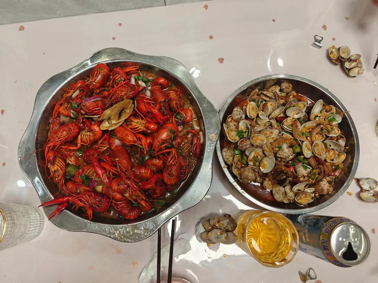 五一待在家里实在无聊了朋友今天下午突然间给我打个电话，说有个挣钱的门道，问我去不