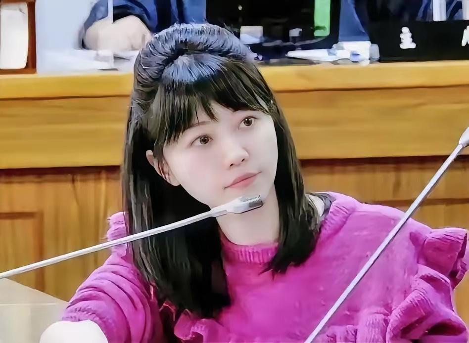 民进党前“立委”高嘉瑜就赖清德“偷偷”去斯威士兰一事在节目中表示，他都这样狼狈不