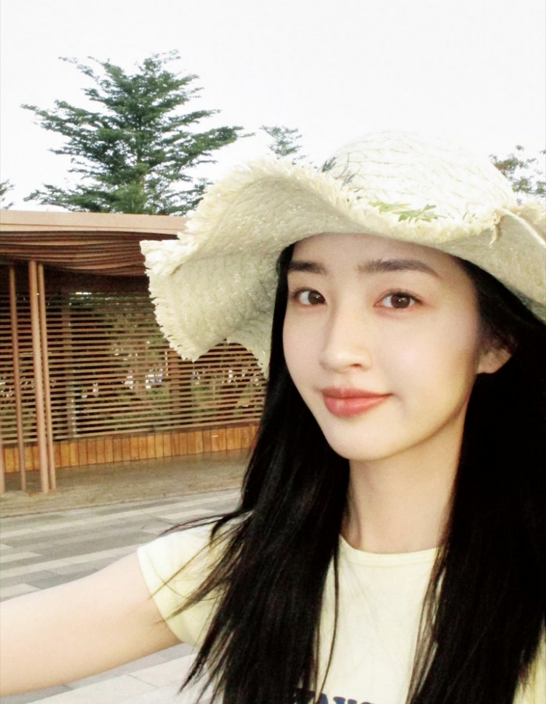 邓恩熙又美出新高度了 嘻嘻马上又要和新角色见面啦！好期待！ 