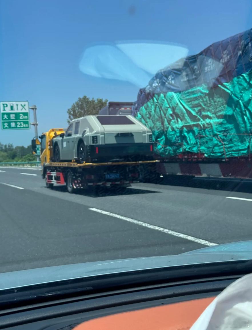 这外形，有点绝啊，什么车？ 