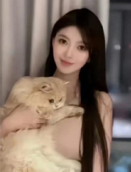 突然觉得叶珂也很可怜，生了三个孩子都要自己一个人抚养，边带娃还要直播赚钱还房贷和