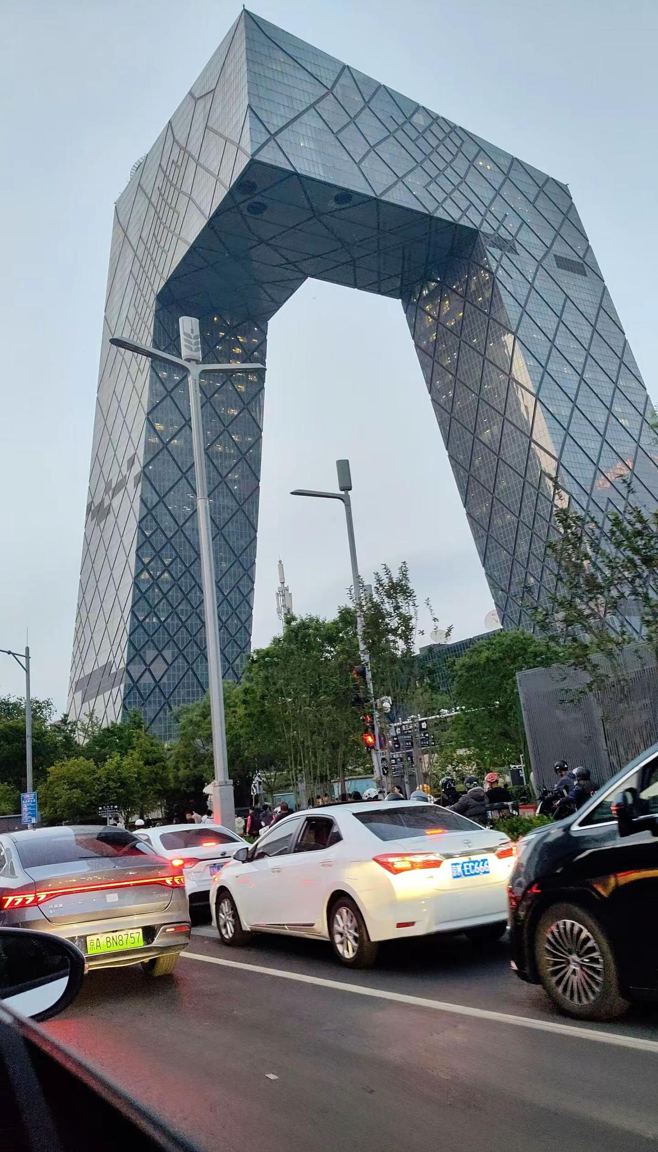 欢迎来到中国北京！这座千年古都、大国首都，将六百年皇家气派与世界级都市繁华熔于一