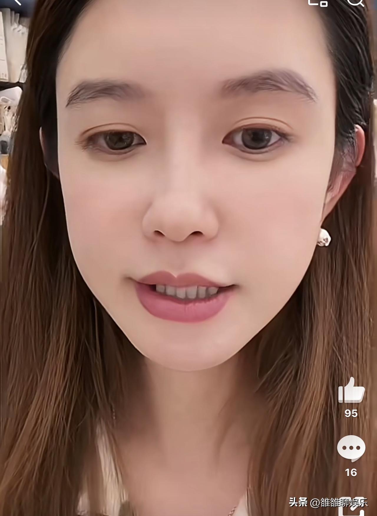 张大奕、张凌赫冲上热搜。

3月22日深夜，张大奕和张凌赫挂在了热搜上，原来是因